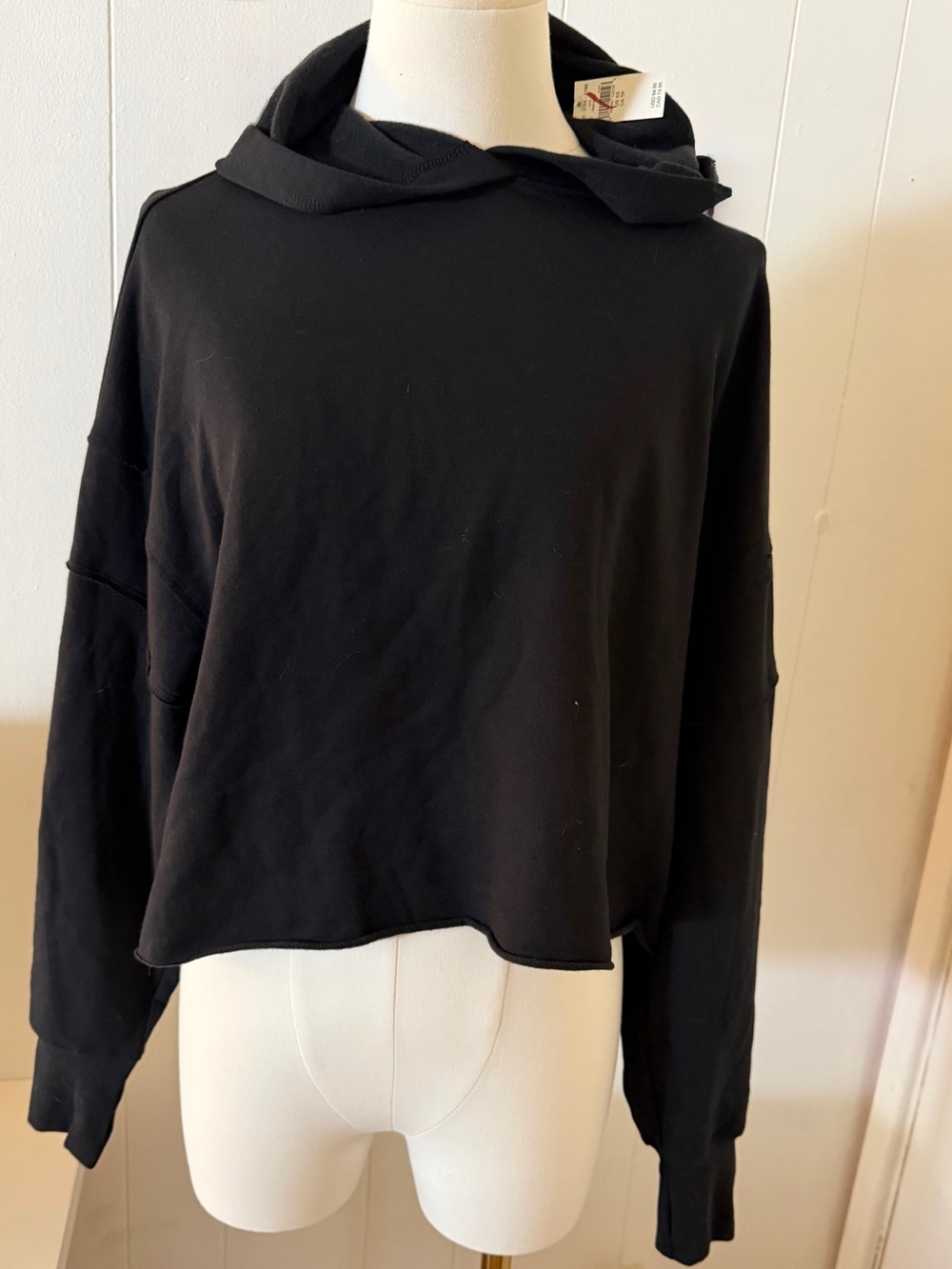 Offline by Aerie Black Cropped Hoodie for Women - Casual Everyday. NWT